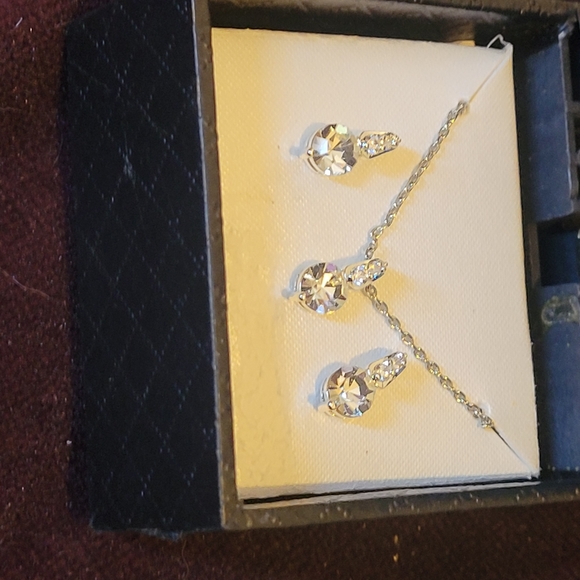 Silver jewelry, trinket box, and mirror - Picture 16 of 16